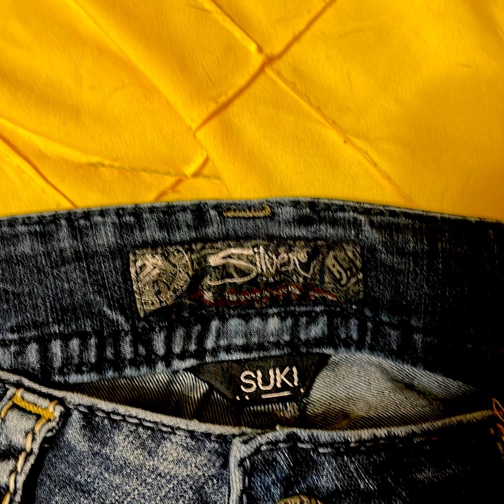 Silver jeans waist is 27 length is 30 there boot cut
